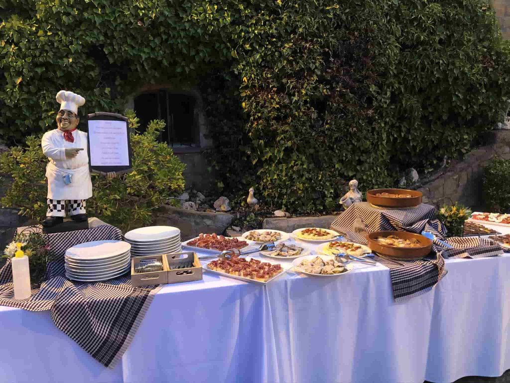 Ideas creativas para mesas de buffet en eventos informales